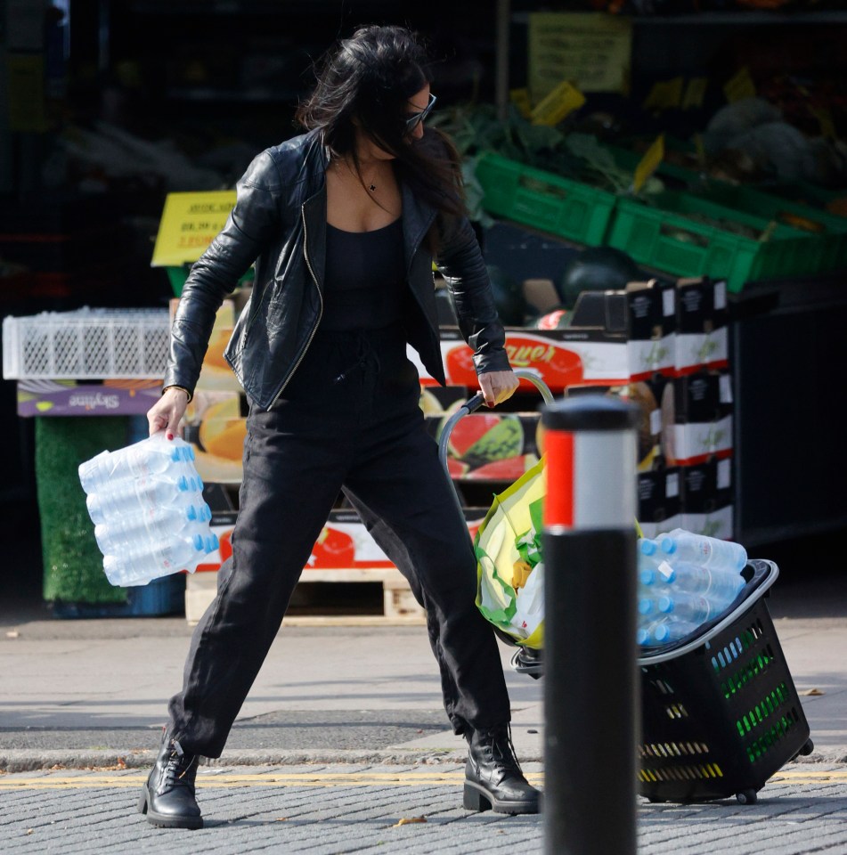 Glamorous Laila was today seen dragging baskets of bottled water to her car