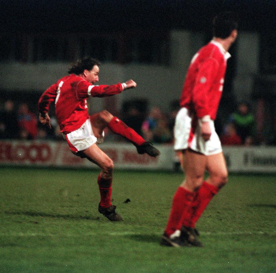 Mickey Thomas scored a memorable FA Cup goal against Arsenal in 1992