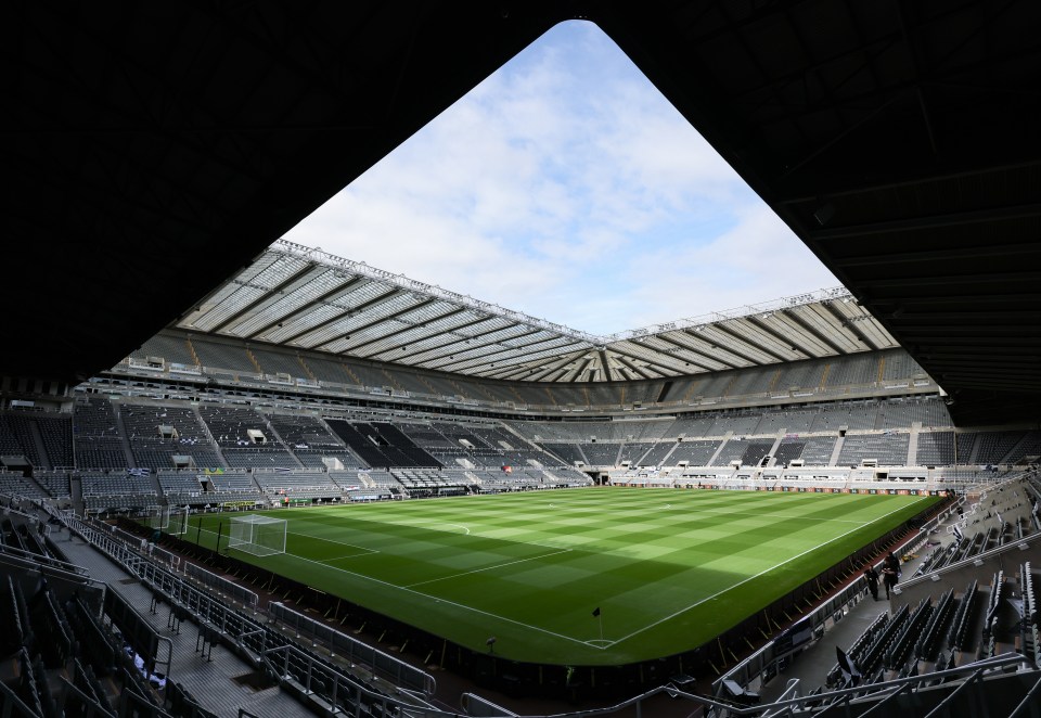 a soccer stadium with a roof that says ' emirates ' on it