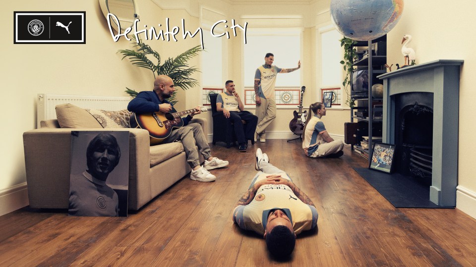 Man City stars recreate Oasis' legendary album cover