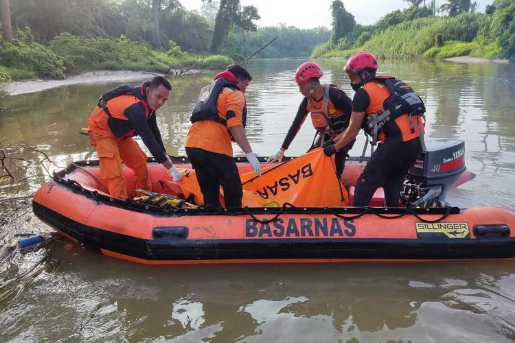 Rescuers had no luck recovering his body until August 30