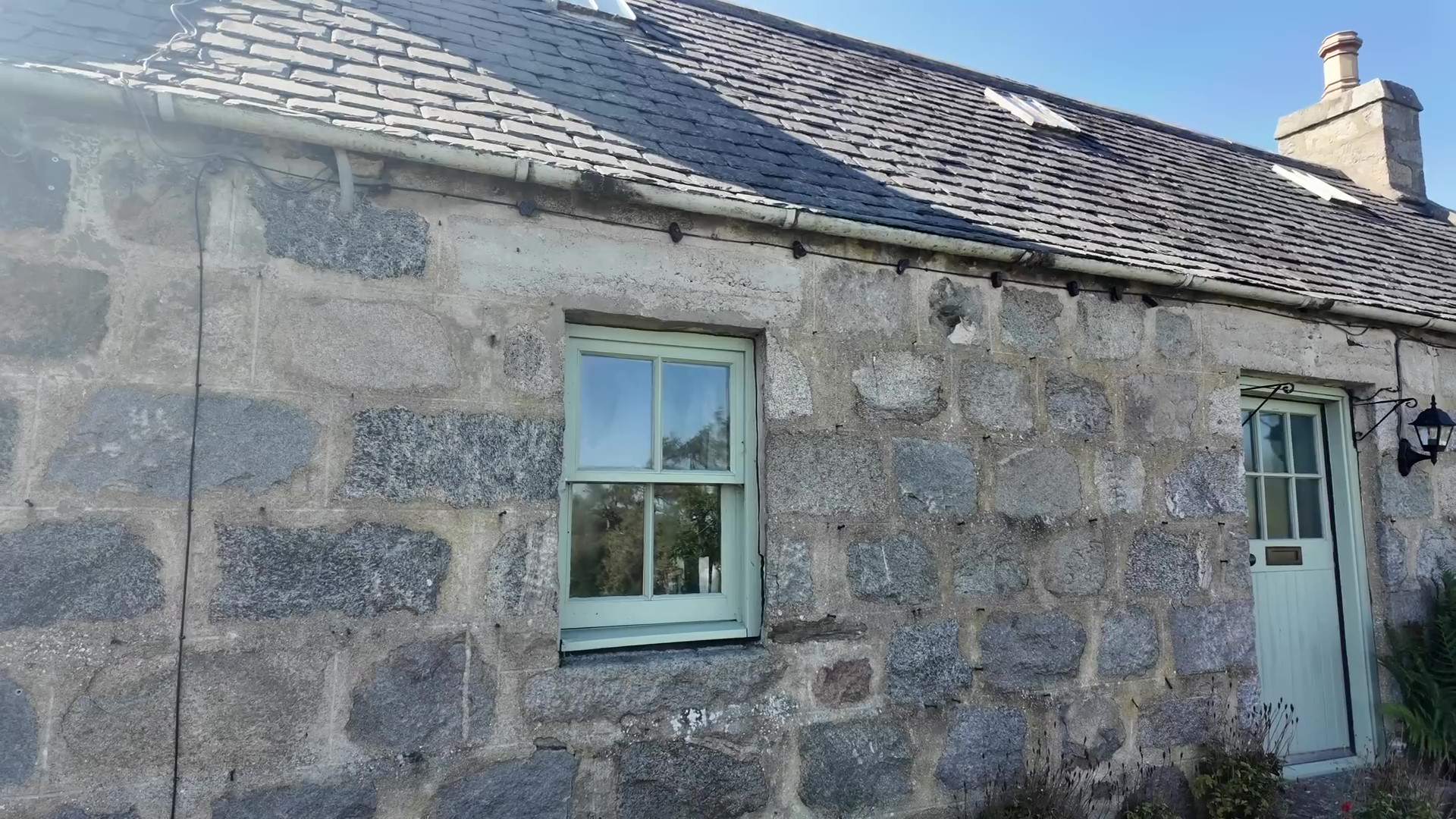 The tiny cottage is in the middle of nowwhere in Scotland