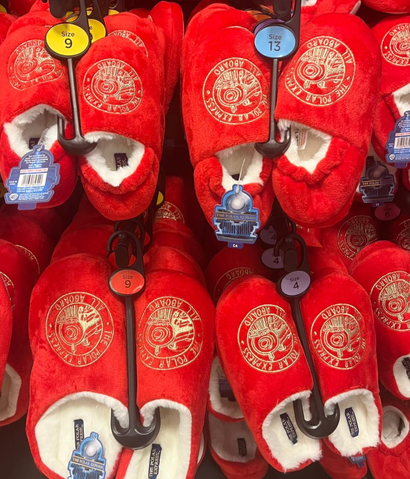 a bunch of red slippers with the word aboard on them