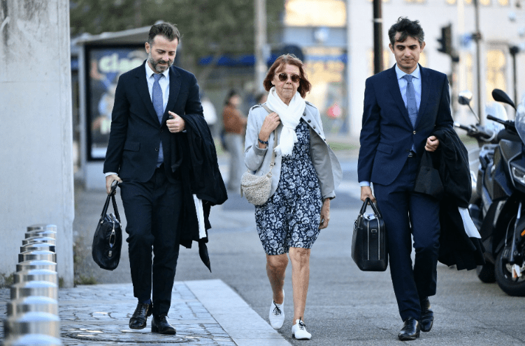 Gisele Pelicot (C) arrives with her lawyers Stephane Babonneau (R) and Antoine Camus