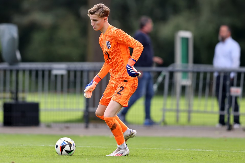 a soccer player with the number 2 on his jersey