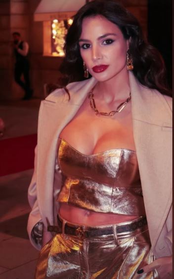 Jade posed in a gold ensemble for her social media fans