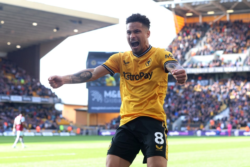 a soccer player wearing a yellow astropay jersey celebrates