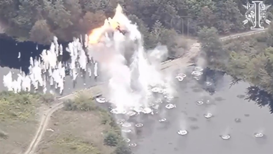 an aerial view of a fountain with the letter j on the bottom