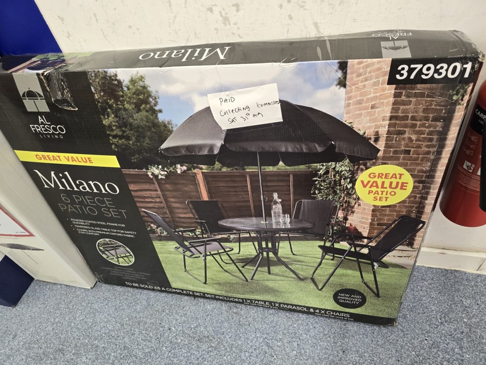 a box for a milano 6 piece patio set