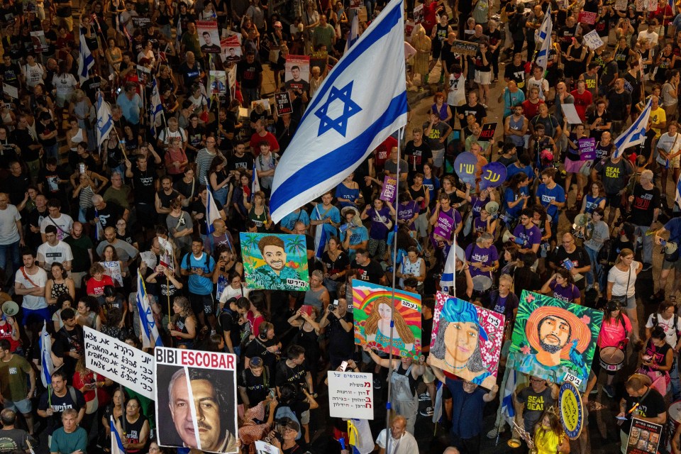 a large crowd of people holding signs including one that says " bibi escobar "