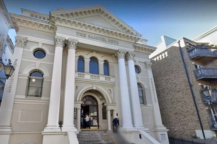 a large building with columns and a sign that says the samuel pinto