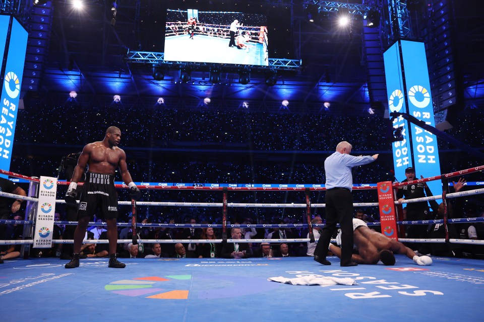 a boxing ring with a sign that says riyadh on it