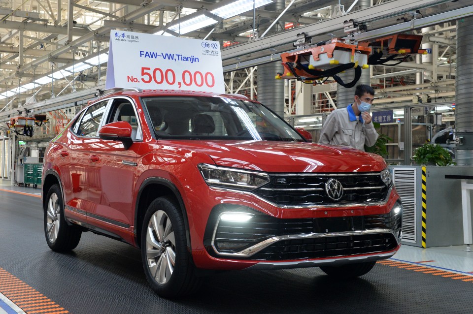 a faw-vw tianjin car is being assembled in a factory