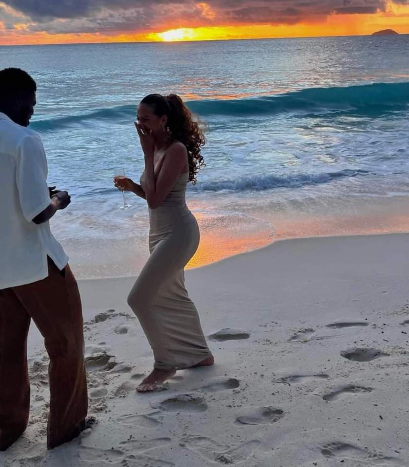 Thomas proposed to Janine on an unspecified beach