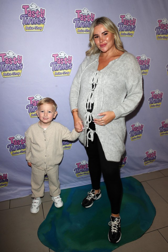 Georgia attended the event with her three-year-old son, Brody