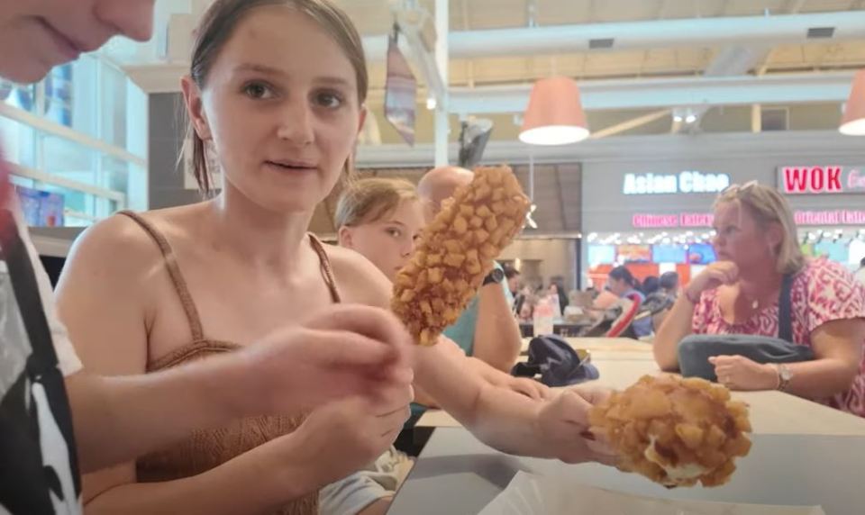 After eating savoury foods, they headed to a vending machine for candy floss, as well as the viral Cookie Crumble cookies