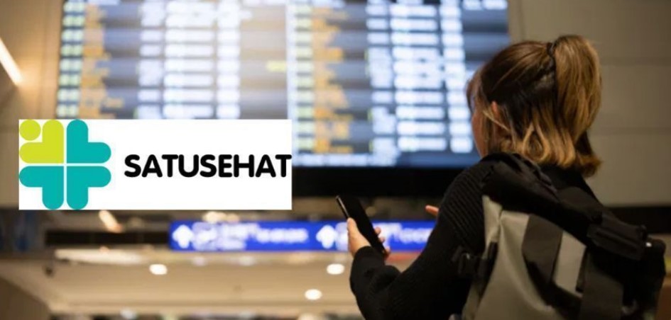 a woman standing in front of a screen that says satusehat