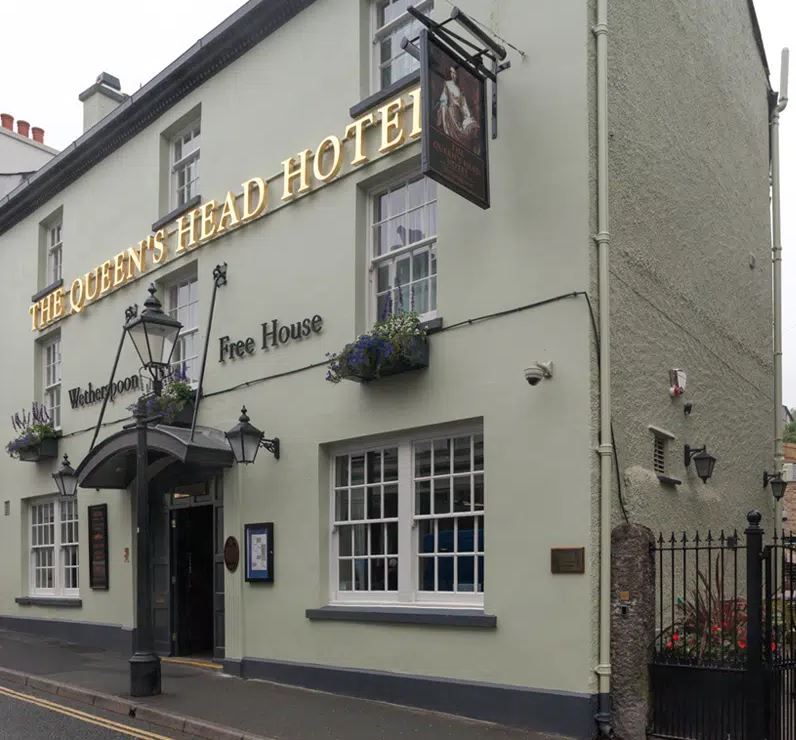 The Queen's Head Hotel is set inside a former coaching inn