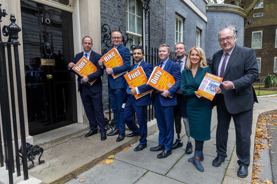 Senior Tories knock on the door of No10 Downing Street to deliver their petition