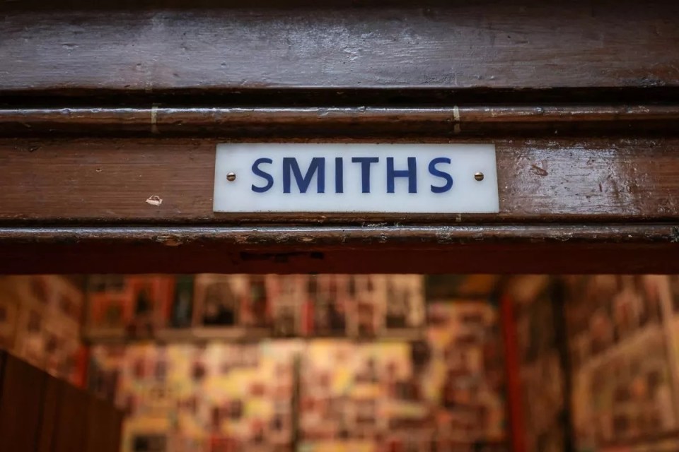 a white sign that says smiths on it