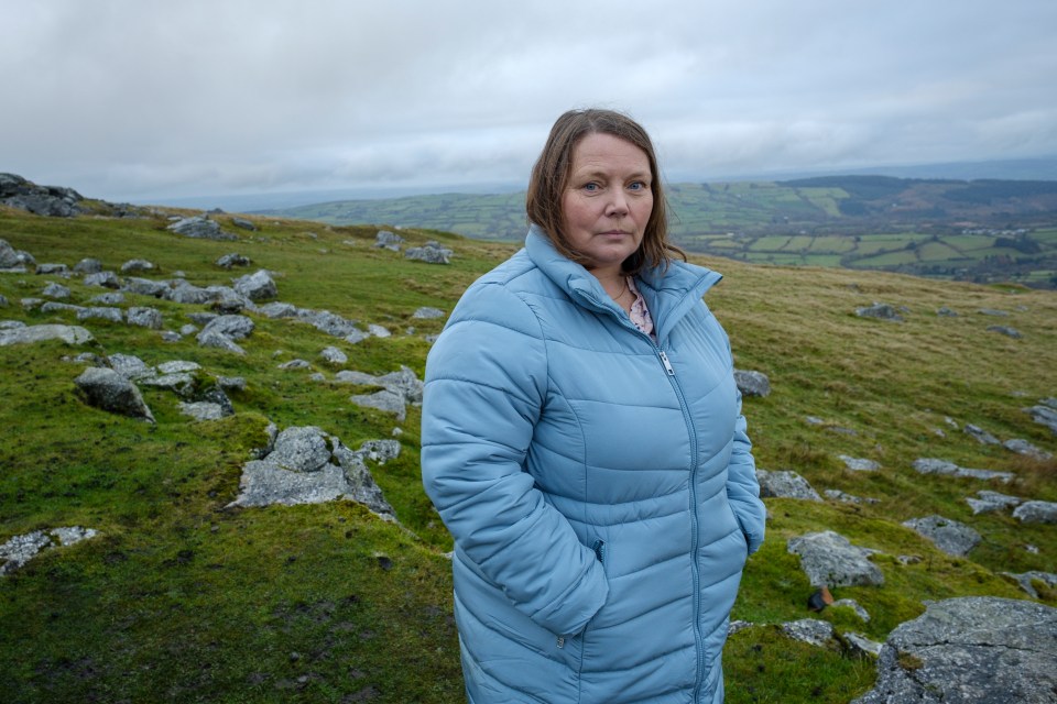 In Episode 3.Sharon, (Joanna Scanlan) comes to term with her daughter Ela's murder.