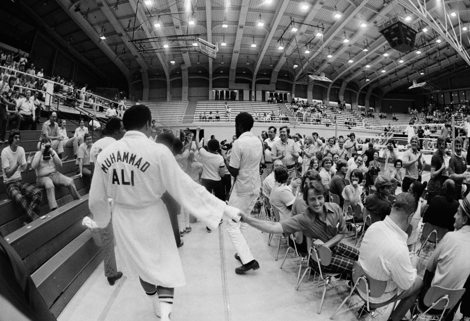 Amazing rare photos have re-emerged of Muhammad Ali preparing for Rumble in the Jungle