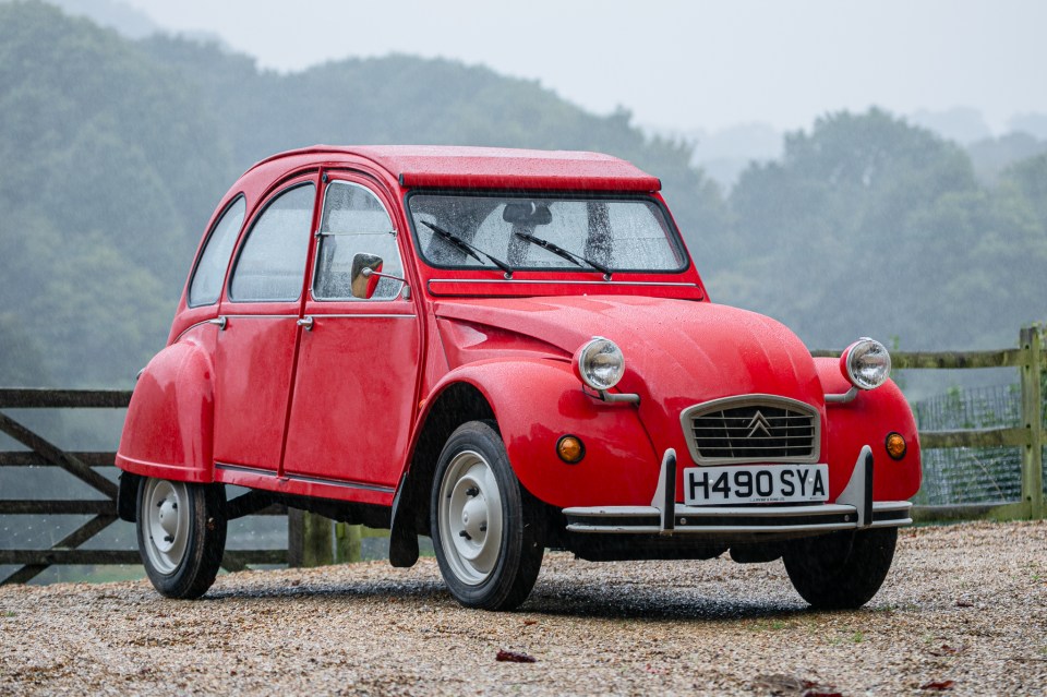 This French Citroen 2CV has sold for £22,500