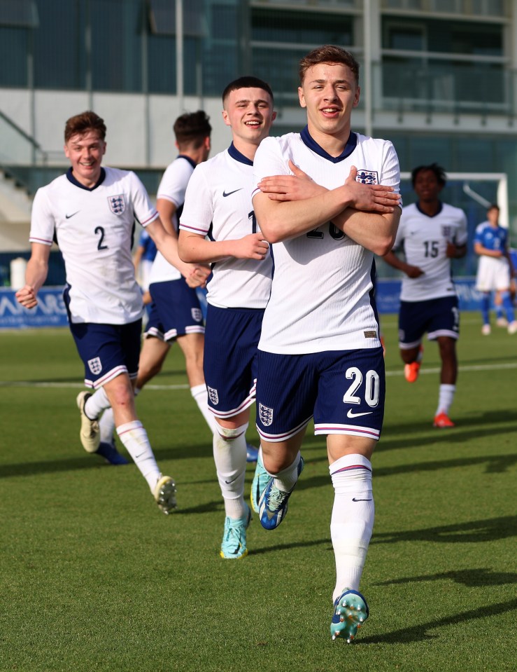 a soccer player with the number 20 on his shorts