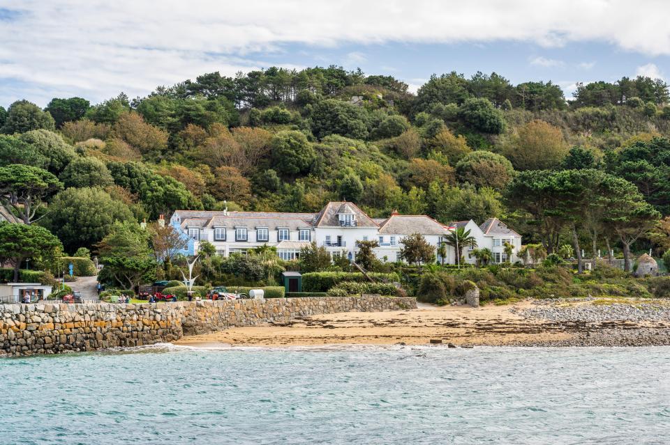 The White House Hotel is the island's only hotel, but offers a variety of rooms