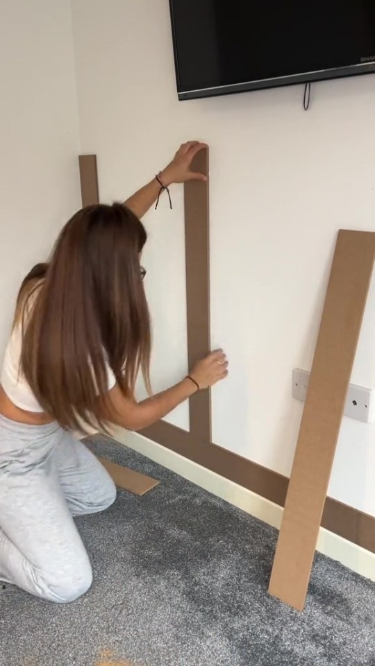 Savvy Leah showed how she bought B&Q's £18 panelling kit for her lounge