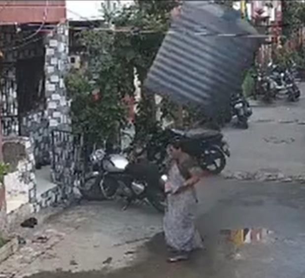 The shocking moment a huge water tank plunged off a roof in India