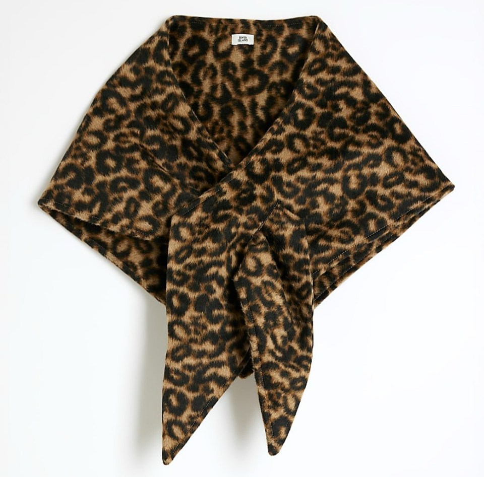 a scarf with a leopard print on it