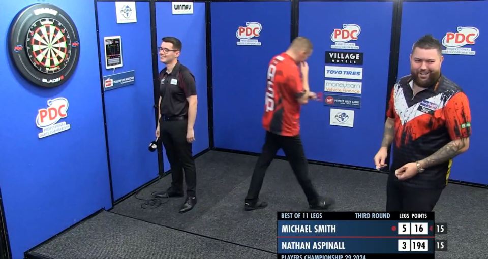 The ref left Aspinall tickled, with even opponent Michael Smith laughing