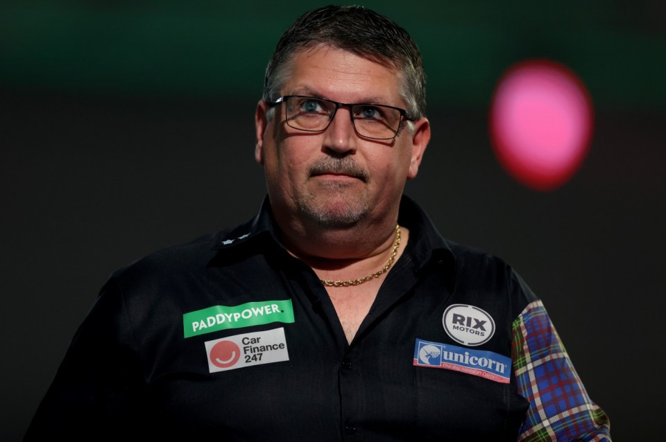 Gary Anderson faces old foe Van Gerwen on Saturday