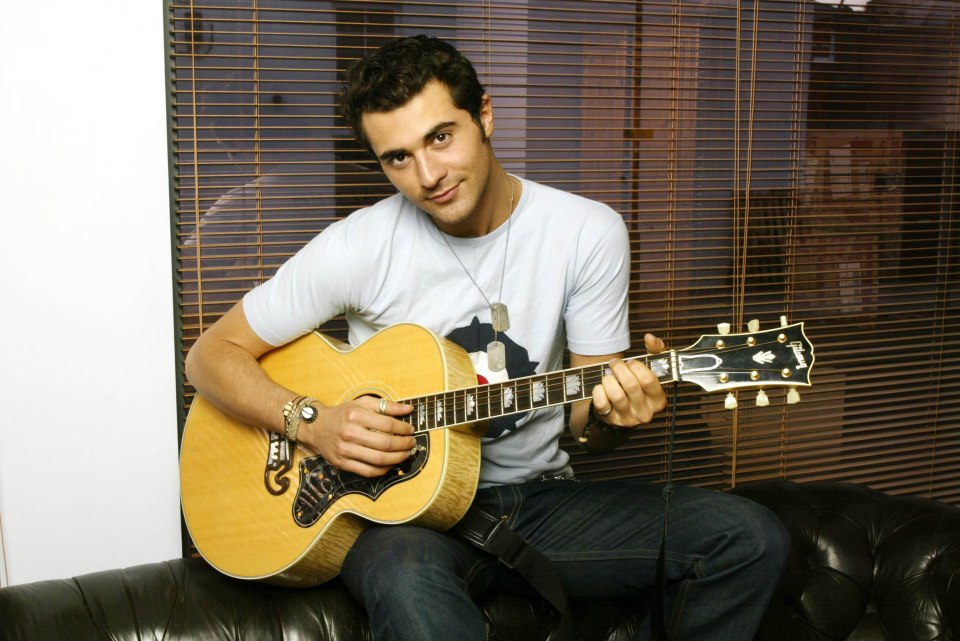 LONDON - JULY 28: British pop star Darius Danesh poses for a promotional photoshoot prior to the launch of his new single "Colourblind" at the London recording studio on July 28, 2002 in London. (Photo by Dave Hogan/Getty Images)