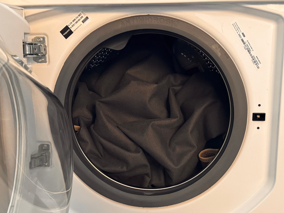 As you can see, the 185 x 275cm Ruggable rug fits easily into a standard drum washing machine