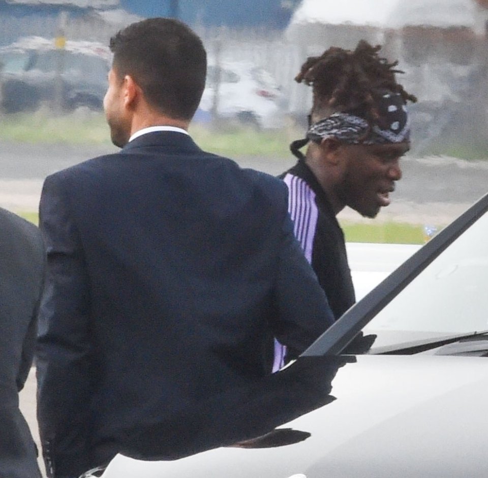 Influencer and boxer KSI arrives in style on a PJ to Blackpool