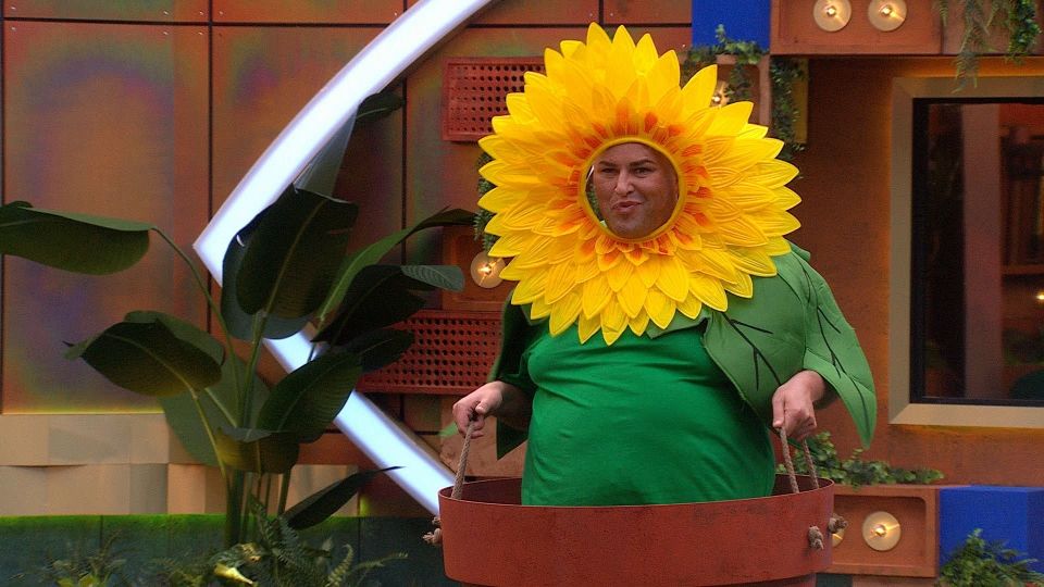 Housemates were left stunned as David Potts appeared in the garden as part of a task