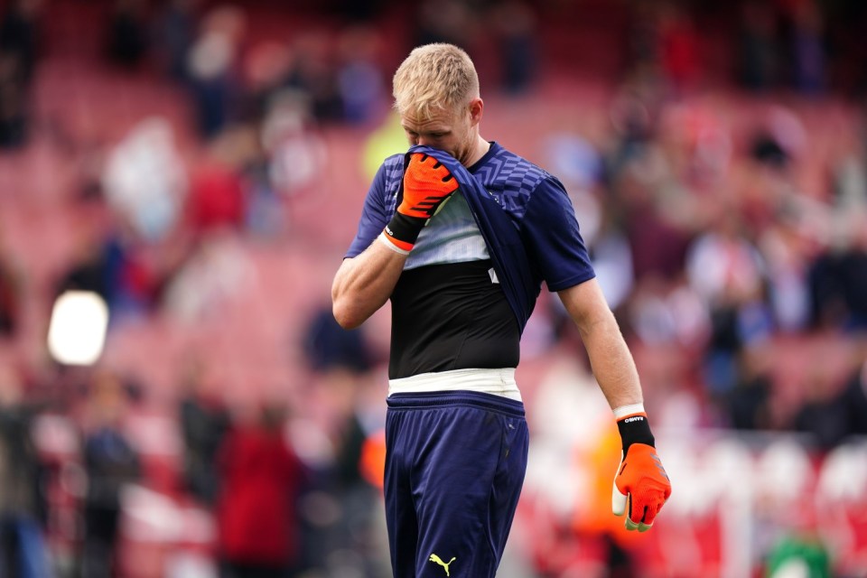 Southampton goalkeeper Aaron Ramsdale warming up prior to kick-off before the Premier League match at the Emirates Stadium, London. Picture date: Saturday October 5, 2024. PA Photo. See PA story SOCCER Arsenal. Photo credit should read: Zac Goodwin/PA Wire. RESTRICTIONS: EDITORIAL USE ONLY No use with unauthorised audio, video, data, fixture lists, club/league logos or "live" services. Online in-match use limited to 120 images, no video emulation. No use in betting, games or single club/league/player publications.