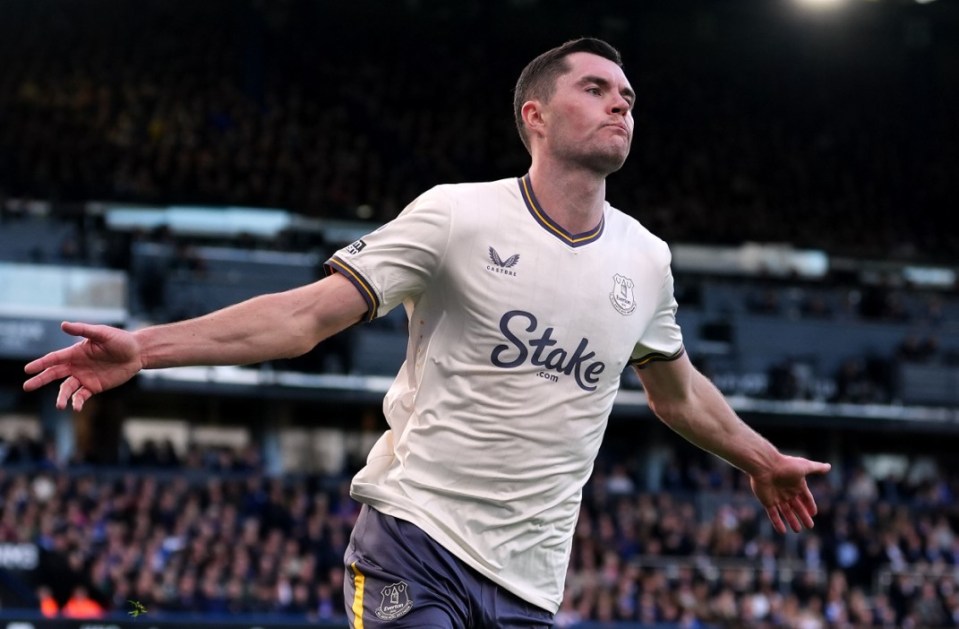 Michael Keane added Everton's second in a comfortable win for the Toffees