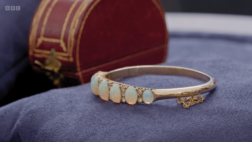 £10,000 was the value given to the stunning opal bracelet