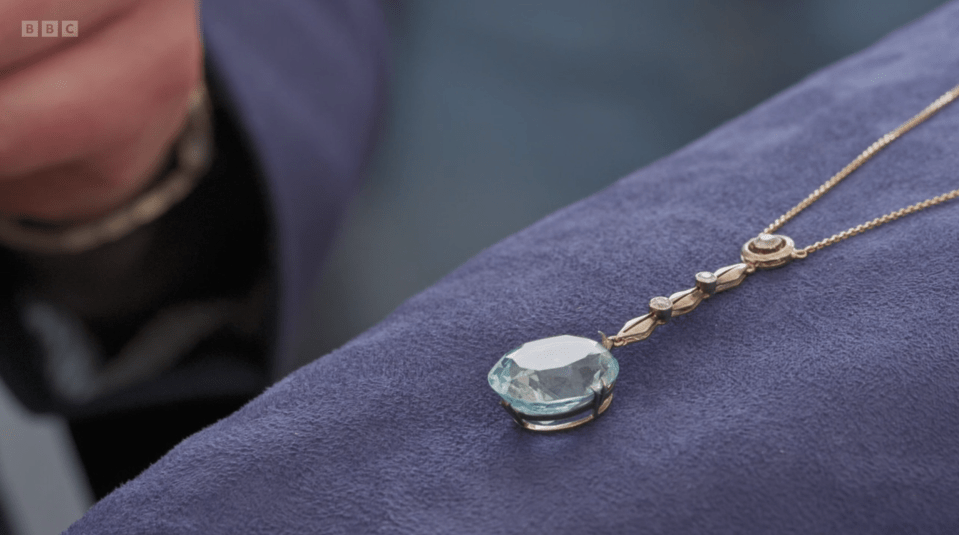 The pendant had a large aquamarine stone set with materials such as platinum and real diamonds