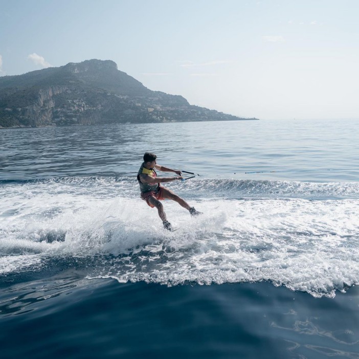 Like Verstappen, Norris is keen on watersports and likes to water ski