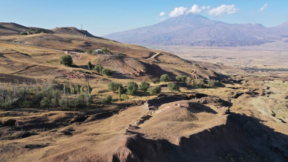 The boat-shaped mound lies just two miles from the Turkey-Iran border