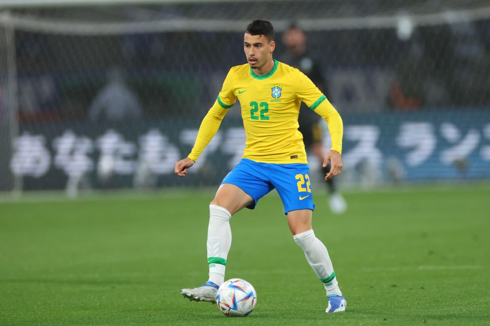 a soccer player with the number 22 on his jersey