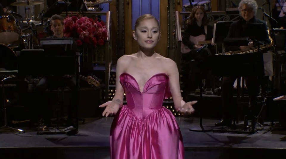 The 7 Rings songstress looked glam in a pink ballgown for her opening monologue