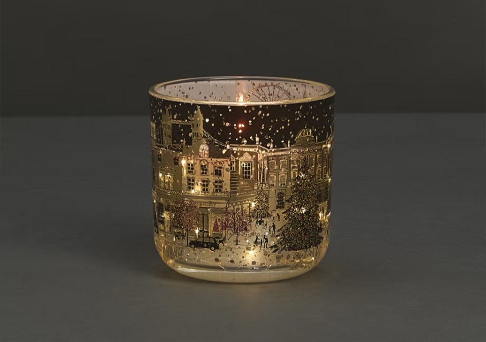 The Christmas Townhouse candle smells of mandarin, cinnamon and clove