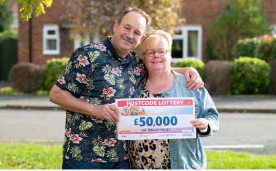 Brian Gregory with his Lynn celebrating their £50,000 cash prize