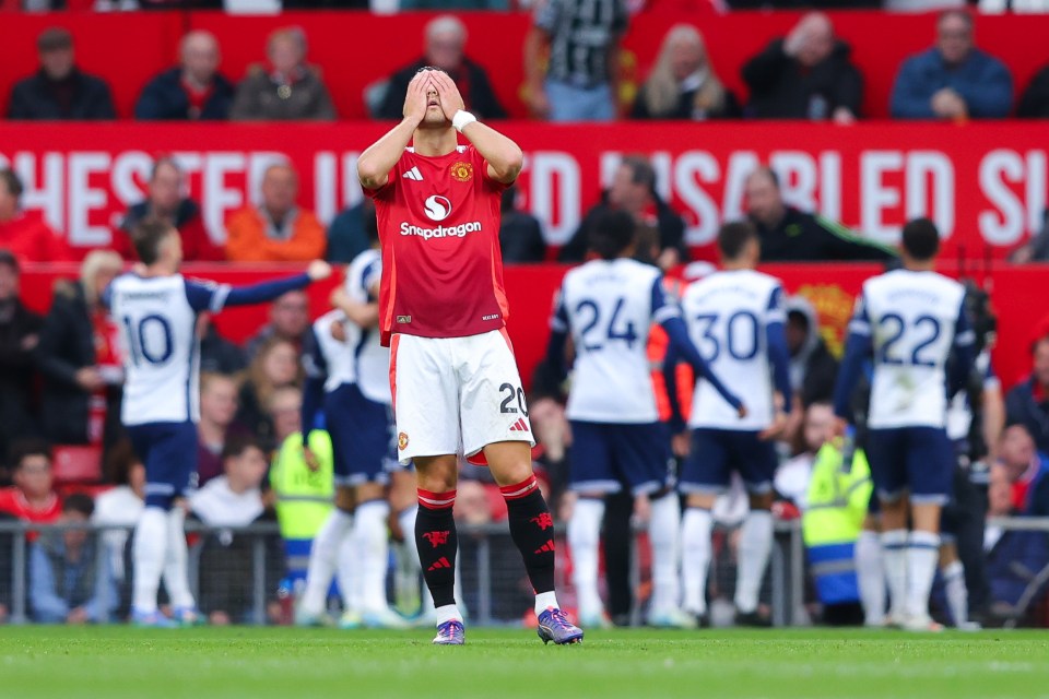 a soccer player with the number 20 on his jersey