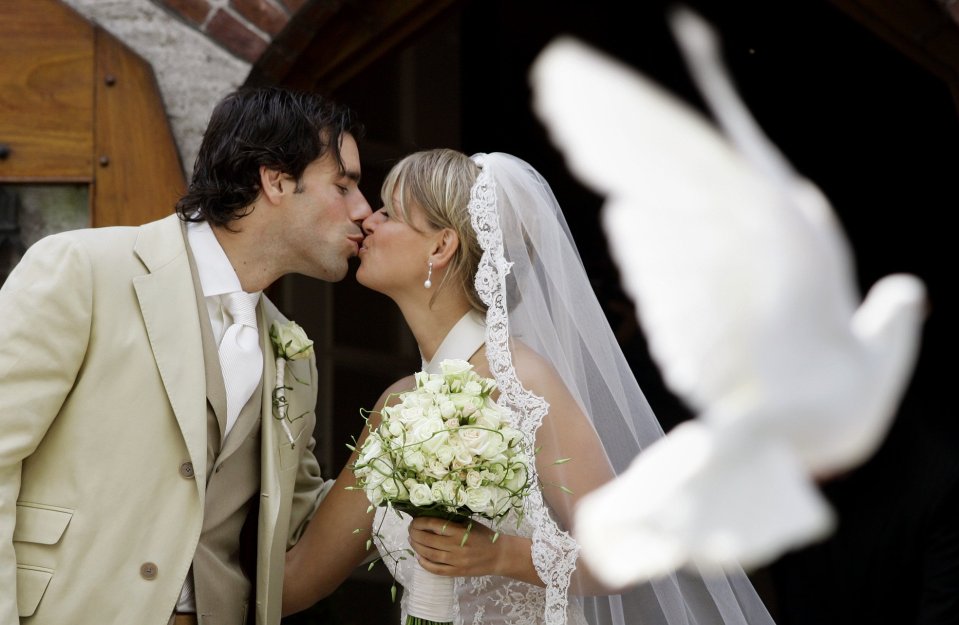 Ruud van Nistelrooy of the Netherlands kissing his wife Leontien Slaats after their wedding ceremony